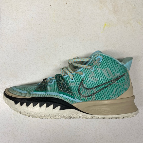 Kyrie 7 copa size 12 - Picture 2 of 4